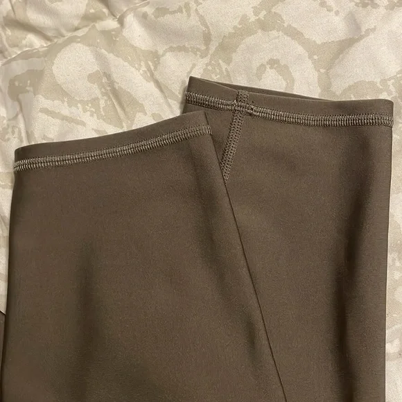 Alo Yoga airlift 7/8 leggings - Picture 2 of 7